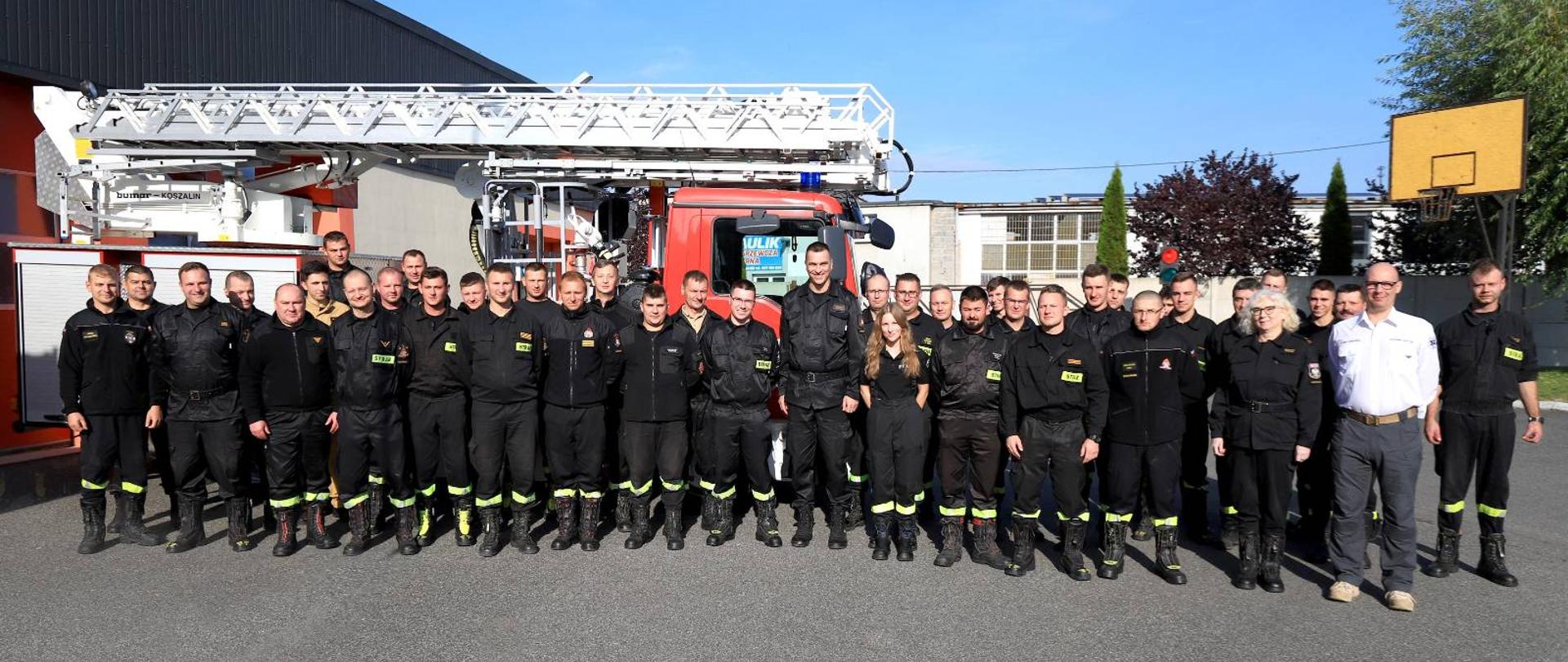 Instruktorzy i uczestnicy Manewrów Medycznych. 