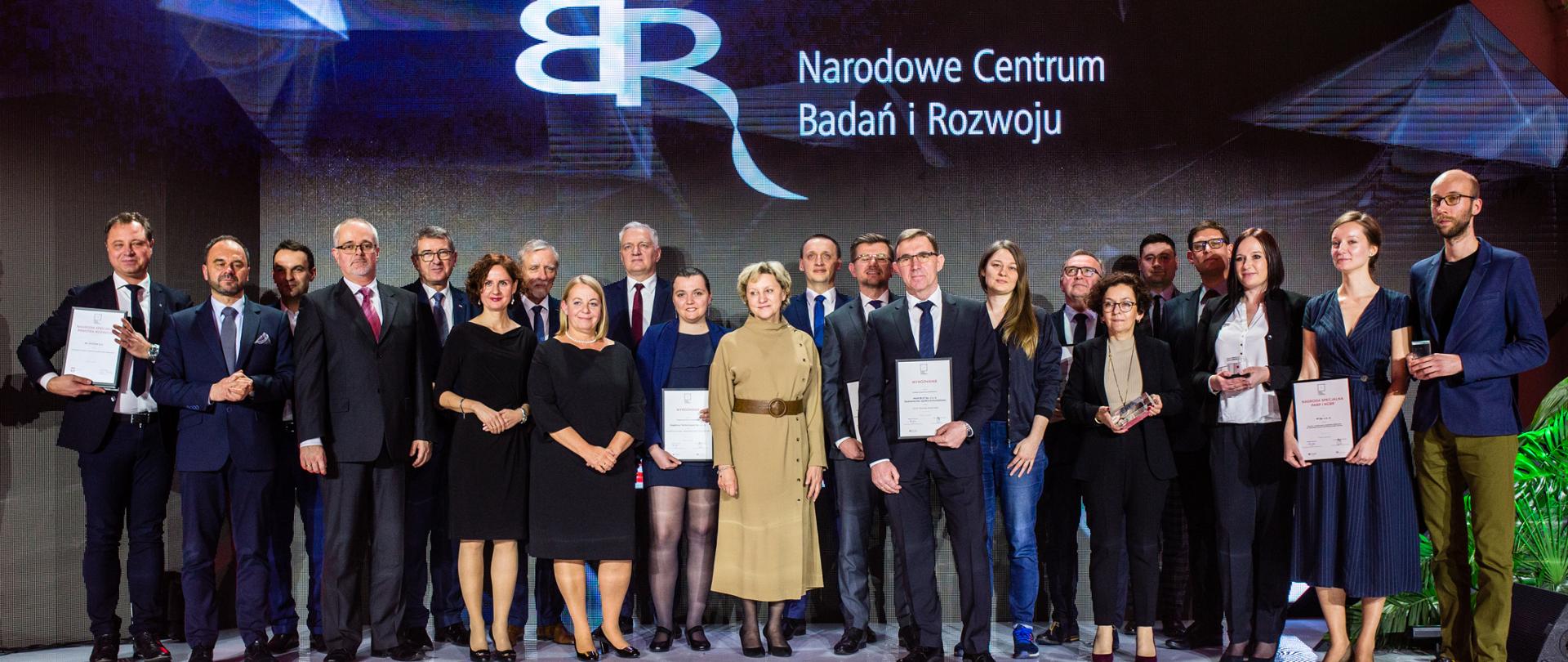 laureaci konkursu „Polski Produkt Przyszłości” organizowanego przez Polską Agencję Rozwoju Przedsiębiorczości i Narodowe Centrum Badań i Rozwoju są projekty z obszaru medycyny, chemii, elektroniki czy biotechnologii. Przedsiębiorcy, jednostki naukowe oraz ich konsorcja 