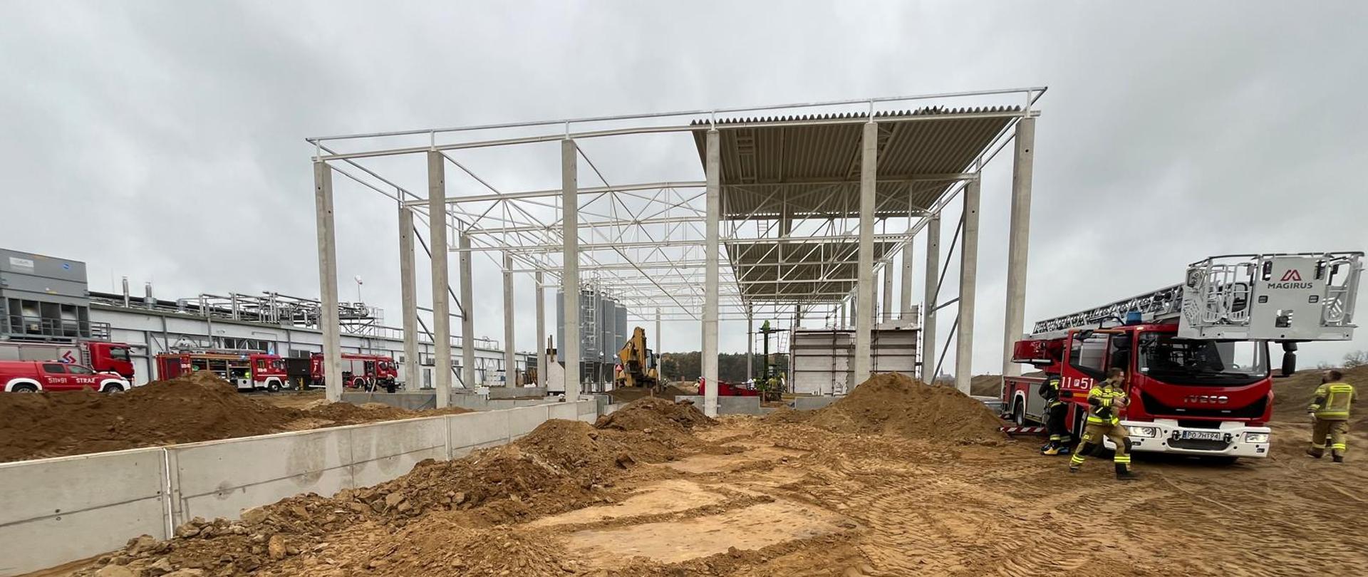 Teren budowy i działające służby