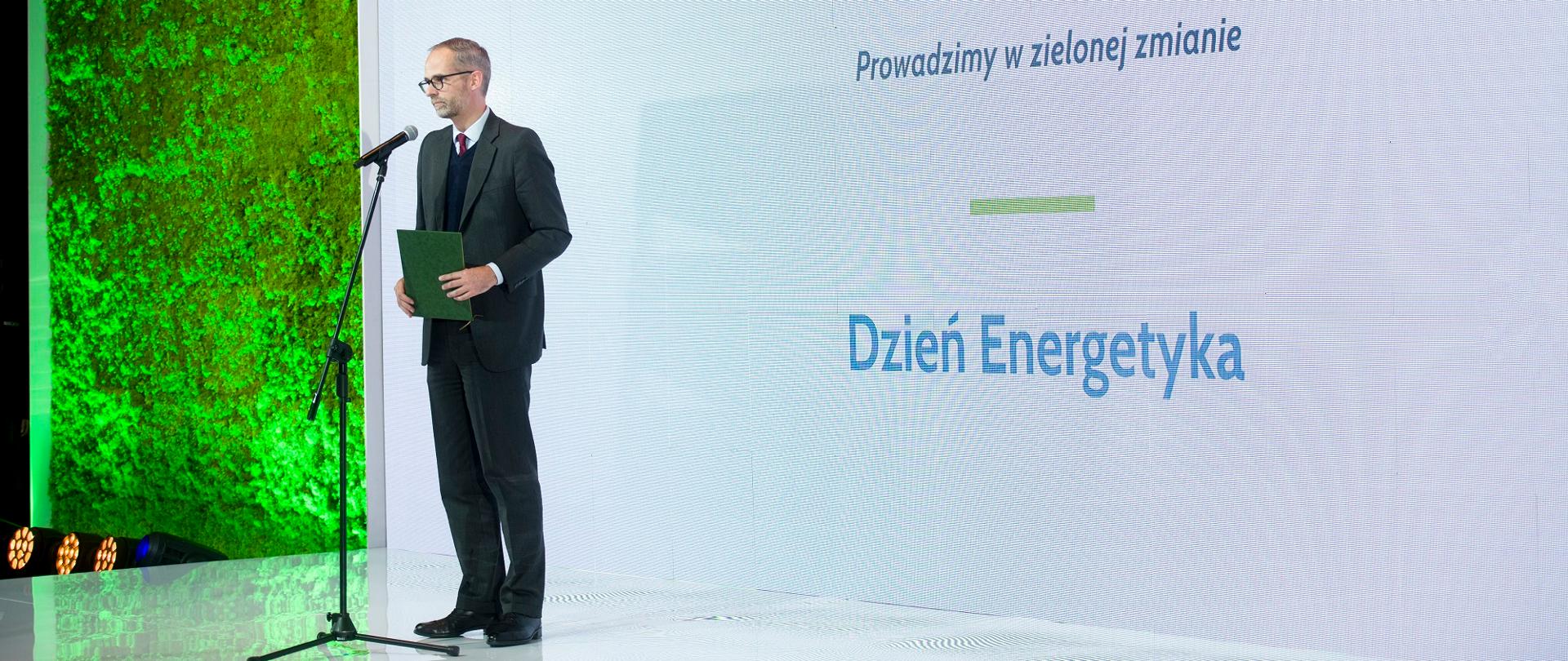 Wiceminister Guibourgé-Czetwertyński wręczył honorowe odznaki za zasługi dla energetyki