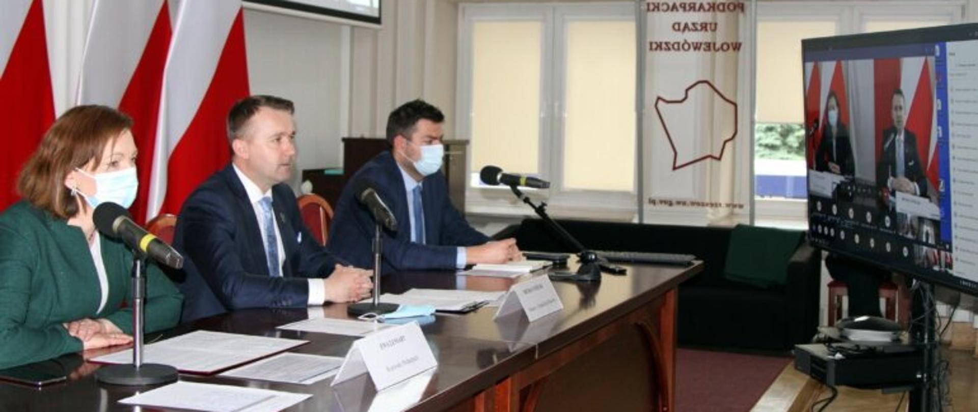 Minister Michał Cieślak i wojewoda podkarpacki Ewa Leniart na konferencji Samorząd 3.0