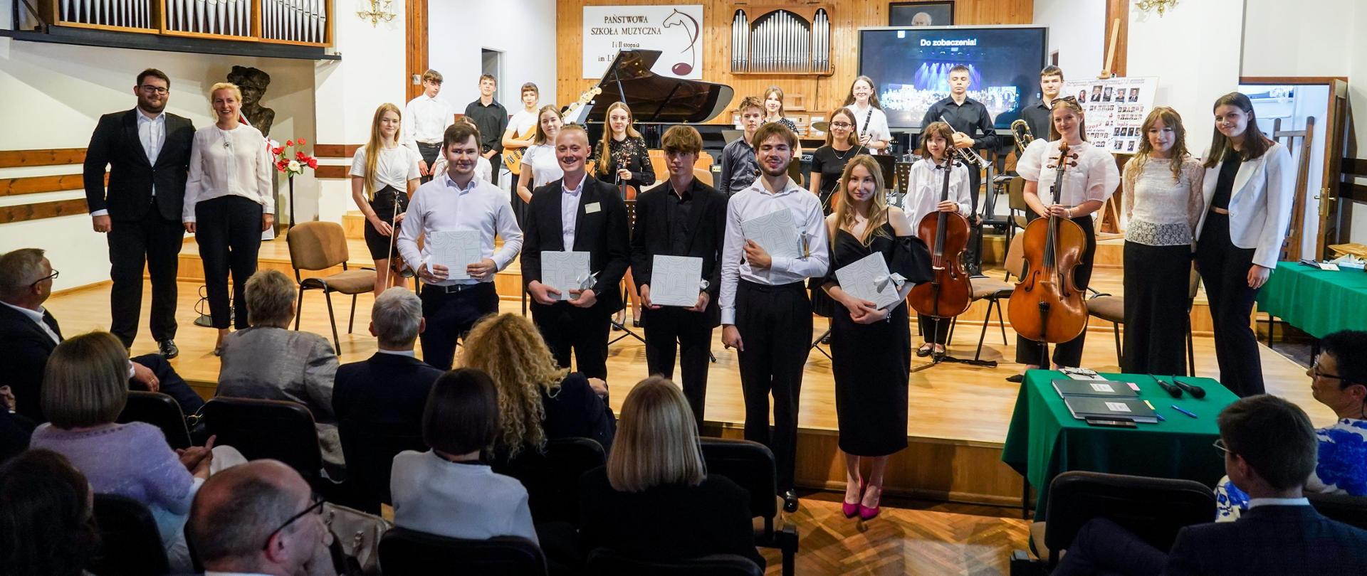 Zakończenie absolwentów - panorama