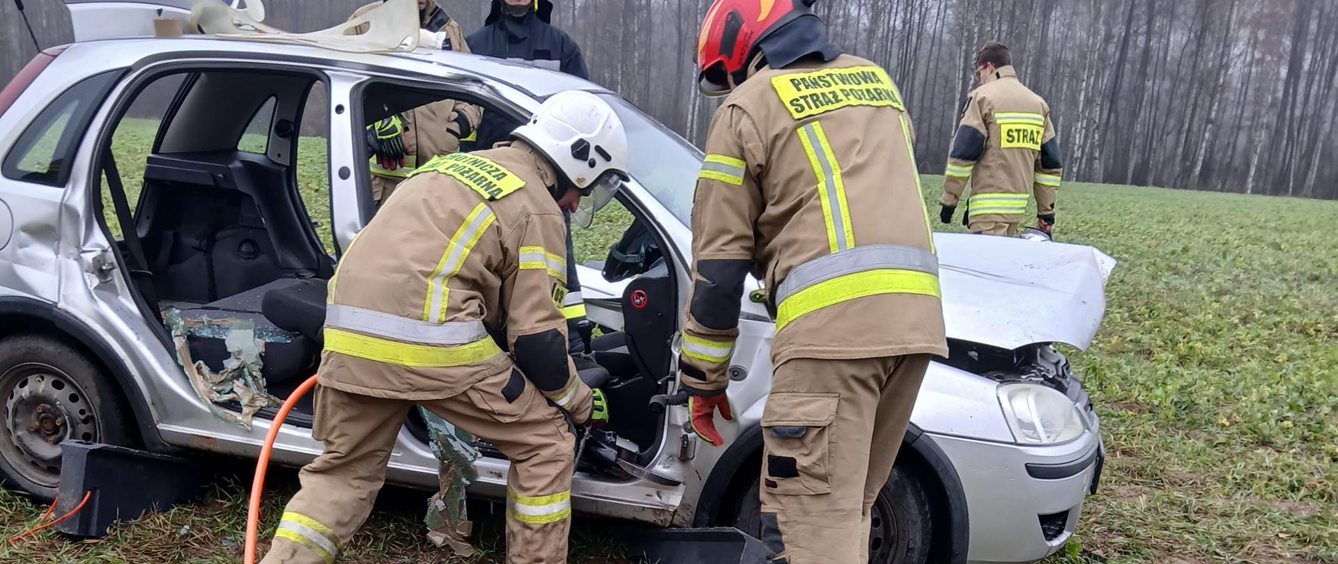 Zajęcia z ratownictwa technicznego podczas szkolenia podstawowego OSP