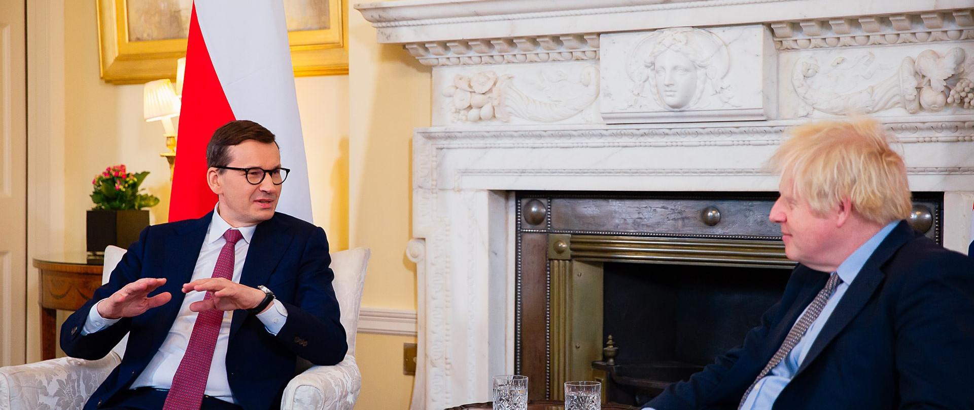 Premier Mateusz Morawiecki i premier Anglii Boris Johnnson.