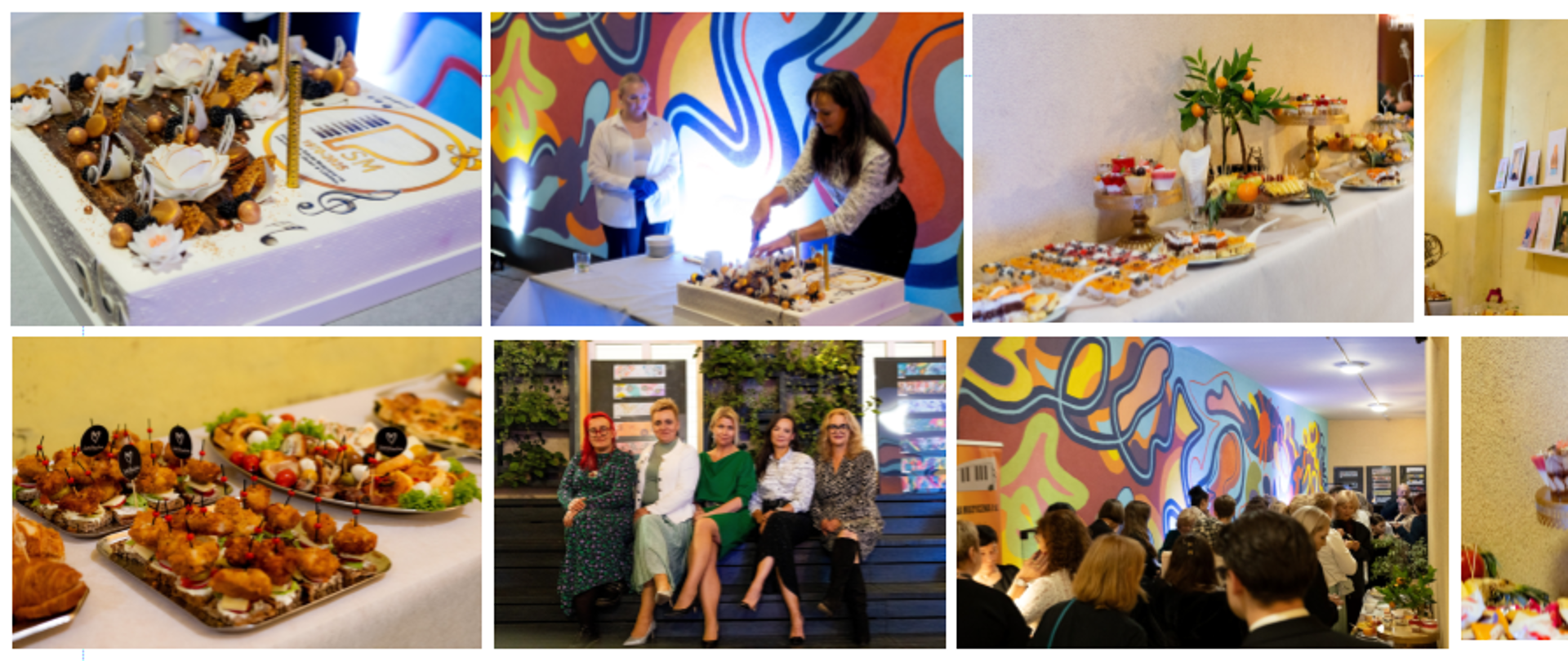 Dyrektorzy, nauczyciele, uczniowie oraz zaproszeni goście podczas Bankietu Jubileuszowego w patio Państwowej Szkoły Muzycznej I stopnia w Lublińcu na tle muralu 