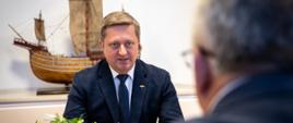 Spotkanie ministra infrastruktury Andrzeja Adamczyka z ambasadorem Ukrainy w Polsce Vasylem Zvarychem