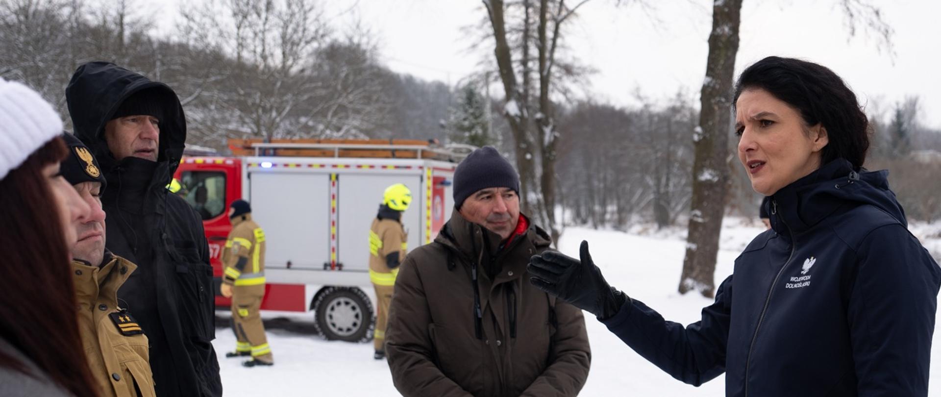 Wojewoda razem ze służbami monitoruje sytuację w terenie