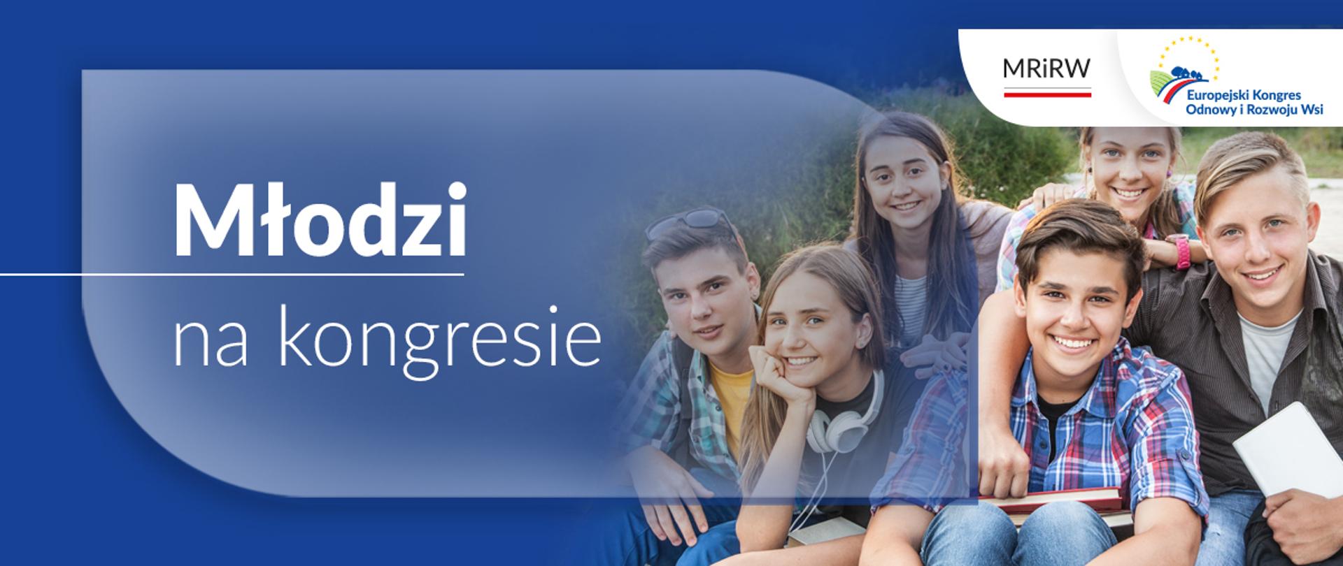 uśmiechnięci młodzi ludzie