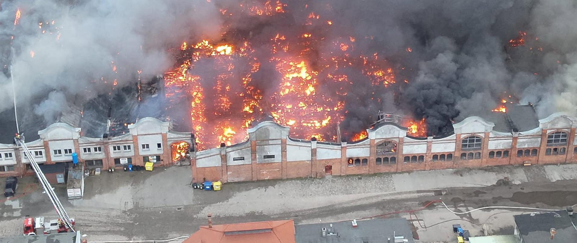 Widok na pożar – zdjęcie wykonane podczas oblotu terenu dronem