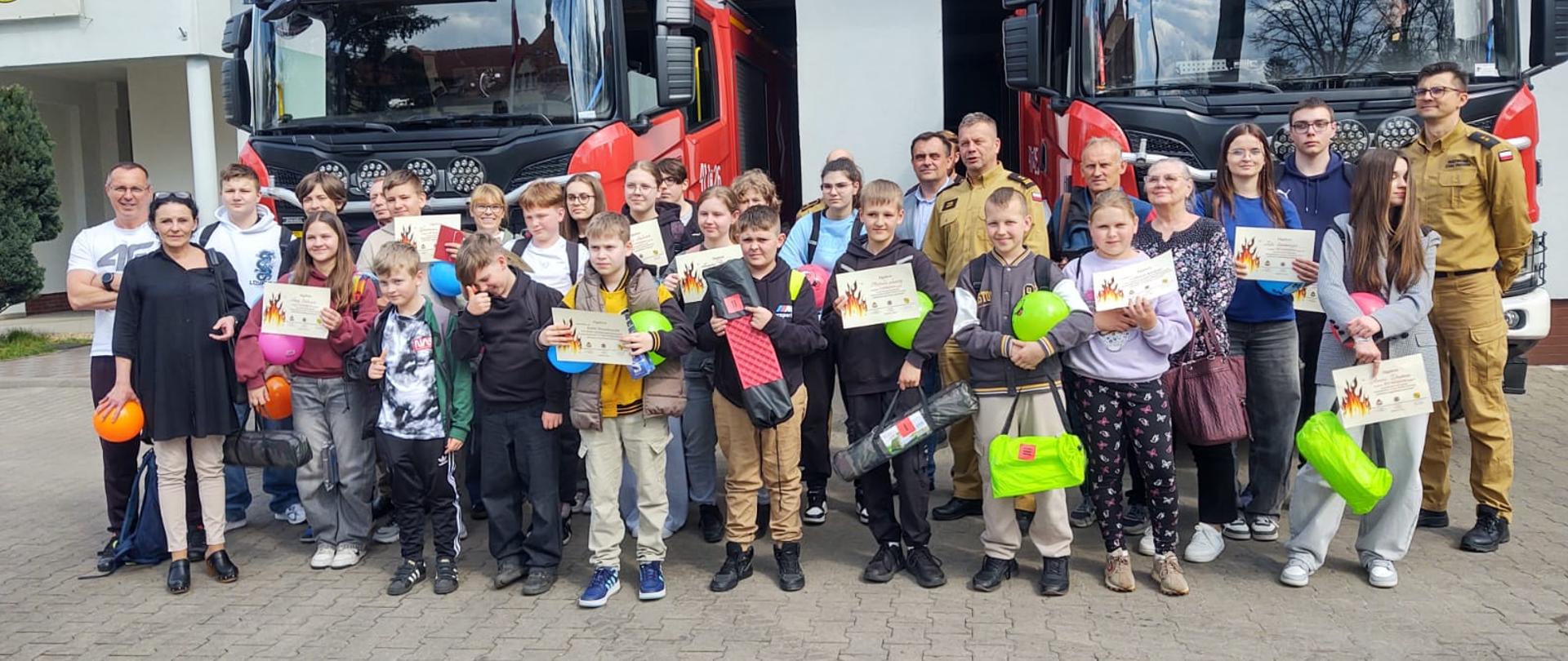 Zdjęcie grupowe uczestników turnieju