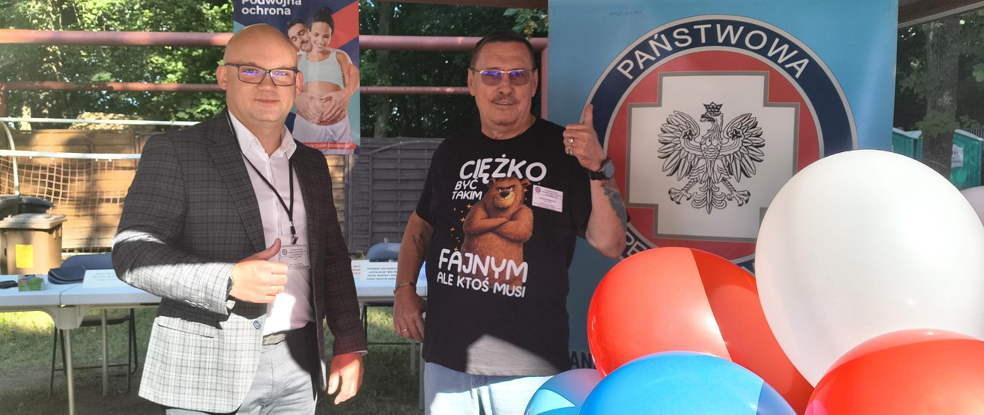 Pracownicy PSSE w Zduńskiej Woli obsługujący stoisko informacyjno-edukacyjne na Regionalnej Wystawie Rolno-Przemysłowej