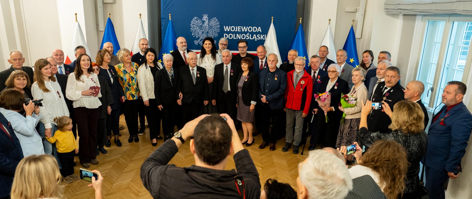 Wręczenie odznaczeń państwowych w Dolnośląskim Urzędzie Wojewódzkim
