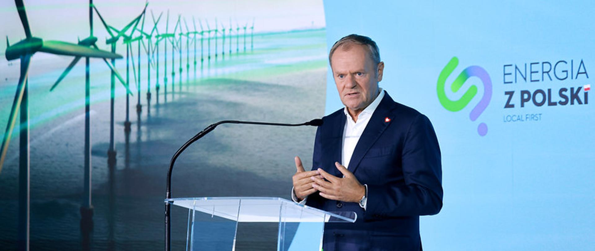 Premier Donald Tusk podczas Forum dostawców polskiej energetyki wiatrowej ”Energia z Polski – Local First”. 