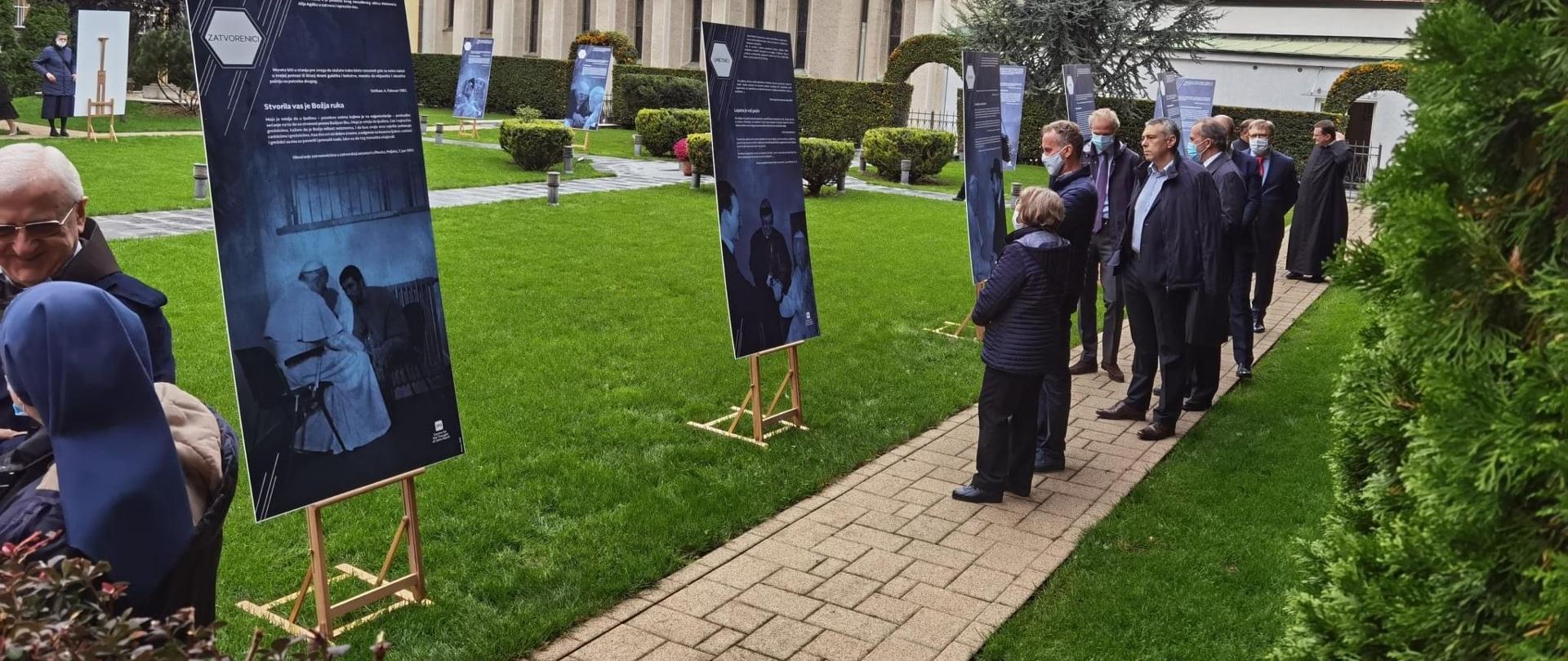 Z okazji 42. rocznicy wyboru kardynała Karola Wojtyły na papieża, Ambasador RP w Serbii wspólnie z arcybiskupem belgradzkim Stanislavem Hočevarem uroczyście otworzył wystawę Papież Dialogu, przygotowaną we współpracy z Centrum Myśli Jana Pawła II.