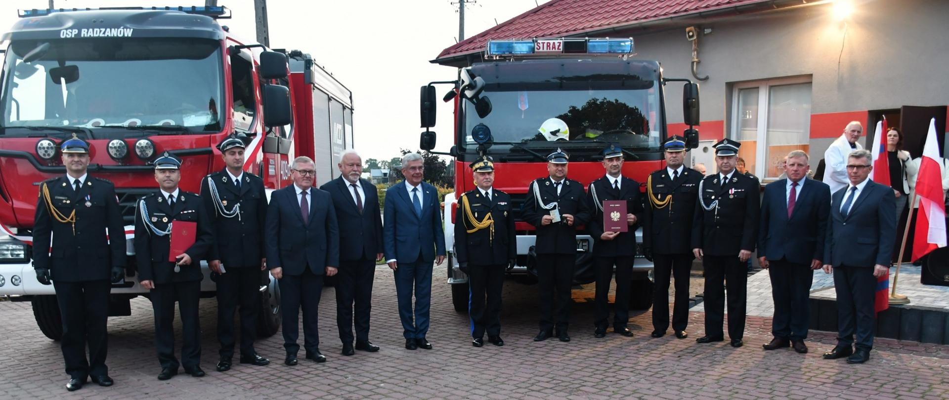 Przekazanie samochodów pożarniczych dla OSP Radzanów i OSP Bukówno (pow. białobrzeski)