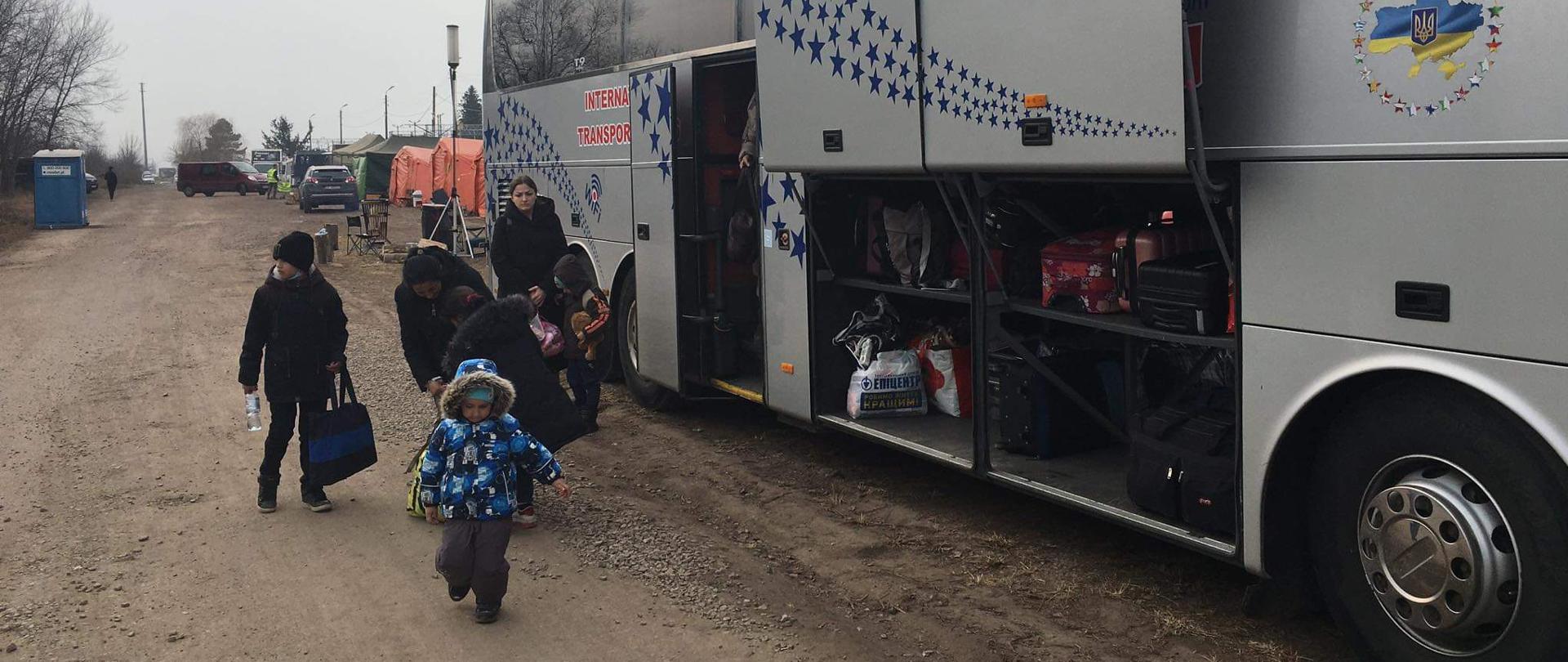 Convoy with children from Lviv crosses Polish border