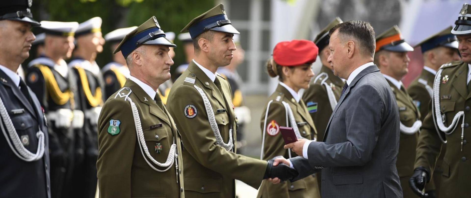 Heroes in uniforms honored 