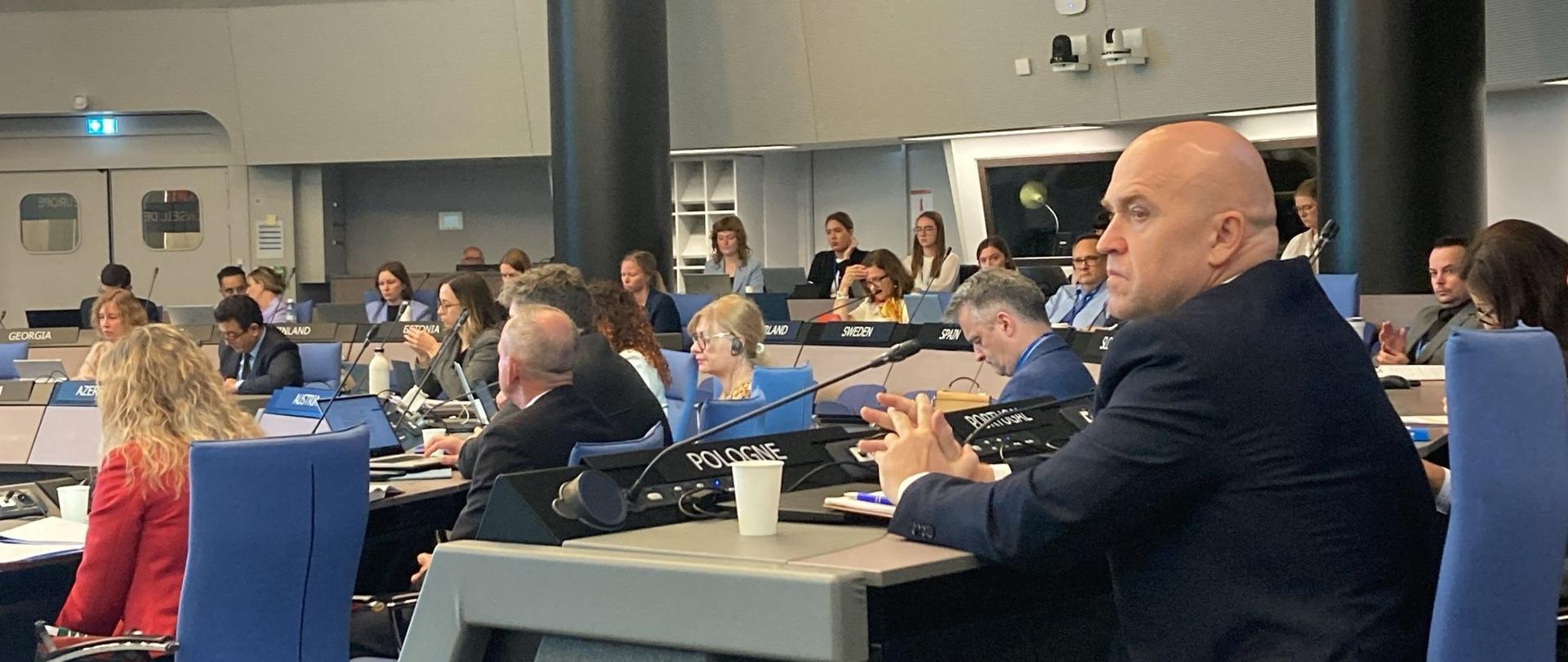 Wiceminister Sprawiedliwości Dariusz Mazur na posiedzeniu Komitetu Ministrów Rady Europy w Strasburgu.