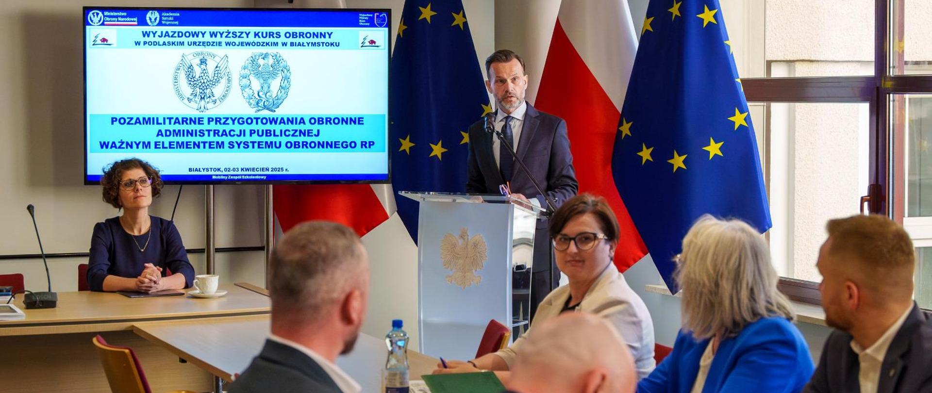 Wyjazdowy Wyższy Kurs Obronny dla przedstawicieli podlaskich samorządów, prowadzony przez ekspertów z Akademii Sztuki Wojennej w Warszawie