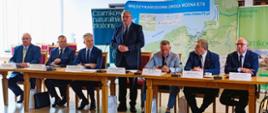23 lipca 2026 r. w Urzędzie Miasta Czarnków odbyło się wydarzenie poświęcone prezentacji założeń programu rządowego określającego zadania modernizacyjne i utrzymaniowe na Międzynarodowej Drodze Wodnej E-70 oraz możliwości wykorzystania potencjału tego szlaku dla rozwoju żeglugi turystycznej, gospodarki wodnej i zrównoważonego transportu