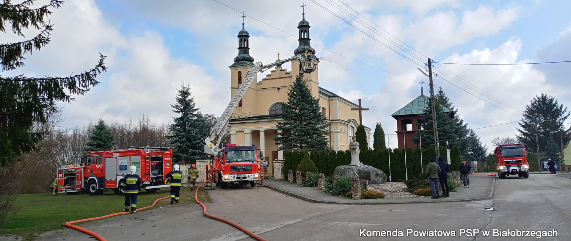 Ćwiczenia na obiekcie kościoła parafialnego pw. Św. Teresy z Avila w Wyśmierzycach