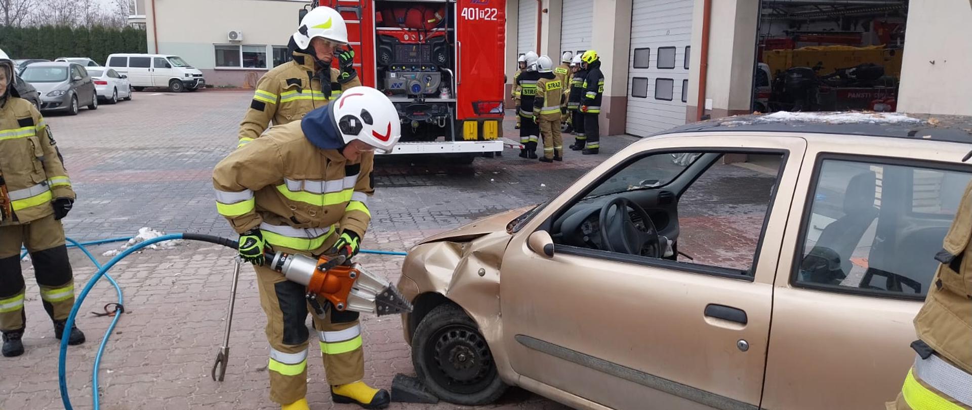 Egzamin i zakończenie szkolenia strażaków-ratowników OSP.