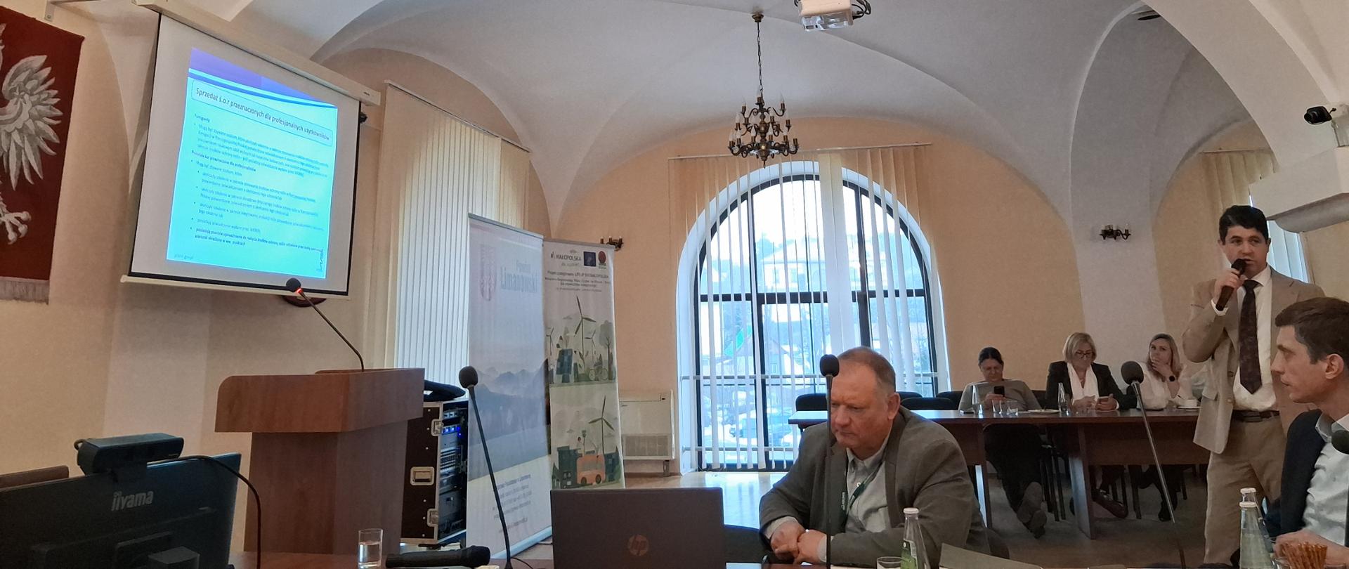 Widok sali konferencyjnej i uczestników spotkania