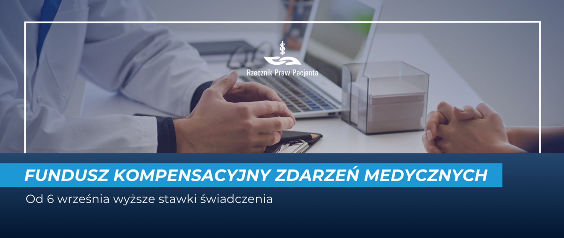 Grafika przedstawia dłonie lekarza i pacjenta leżące na biurku 