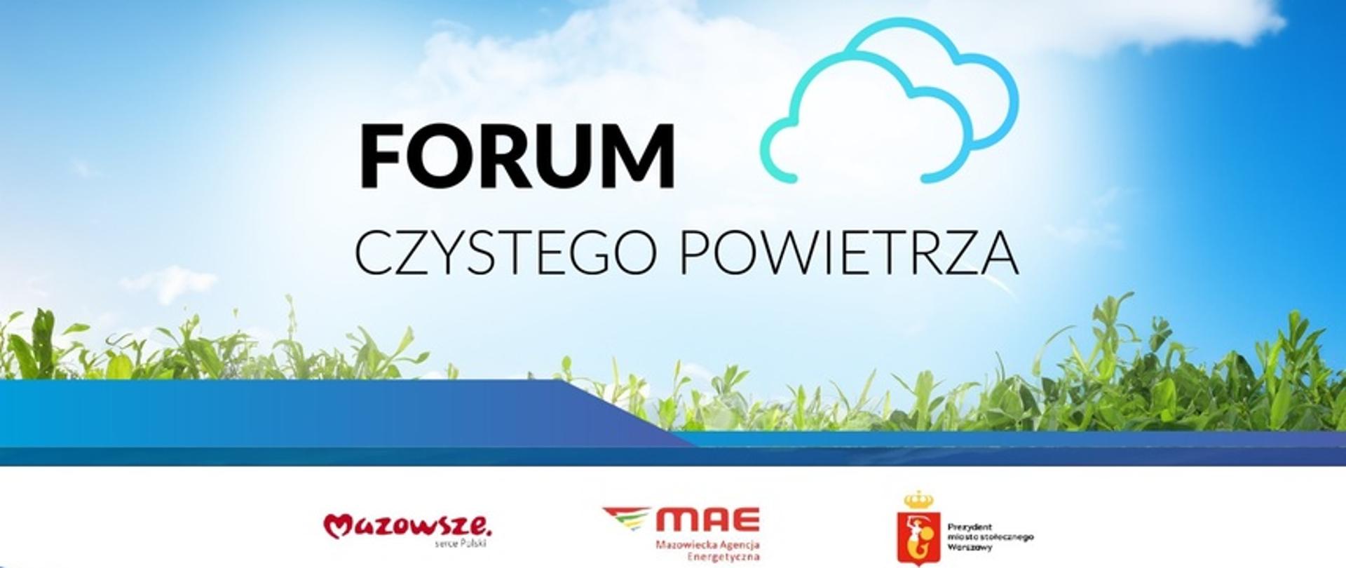 Grafika, na środku której znajduje się napis „Forum Czystego Powietrza”. Napis ten umieszczony jest na tle niebieskiego nieba z kilkoma białymi chmurami. Pod napisem umieszczone są loga Województwa Mazowieckiego, Mazowieckiej Agencji Energetycznej i Miasta Stołecznym Warszawa.