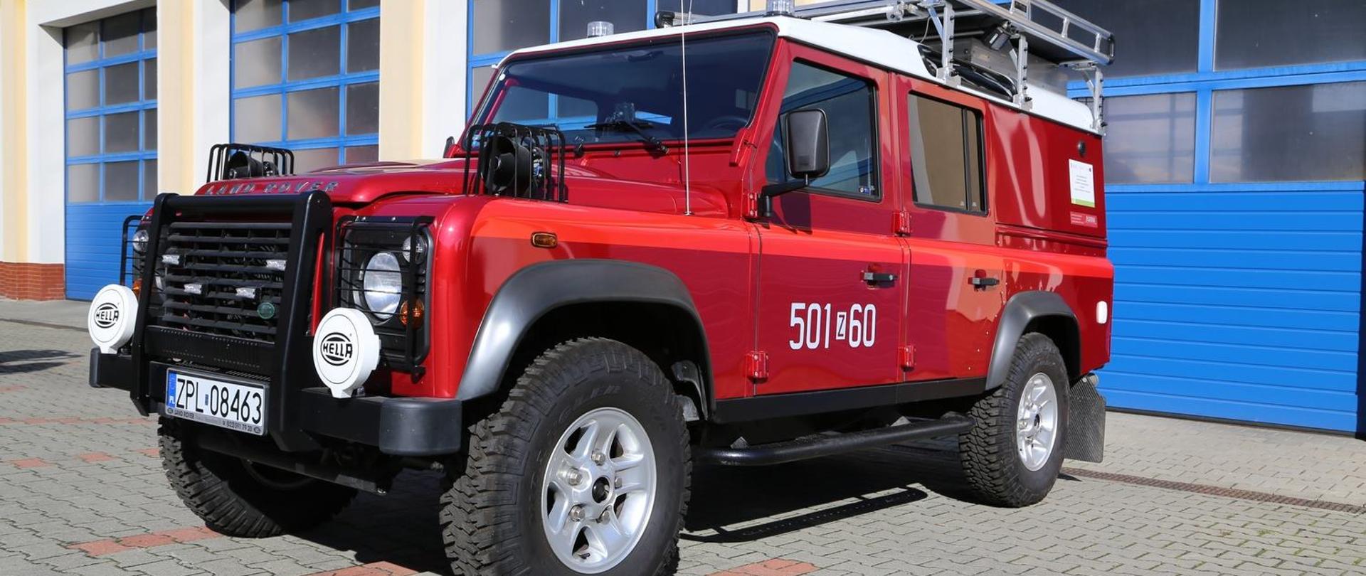 Zdjęcie przedstawia specjalny samochód ratownictwa chemicznego