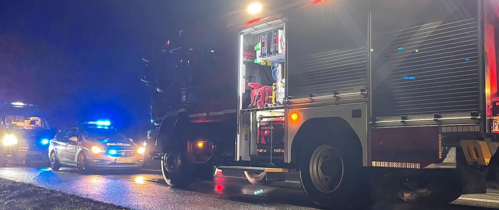 Bok samochodu pożarniczego.