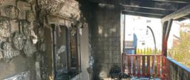 Pożar balkonu z zadaszeniem