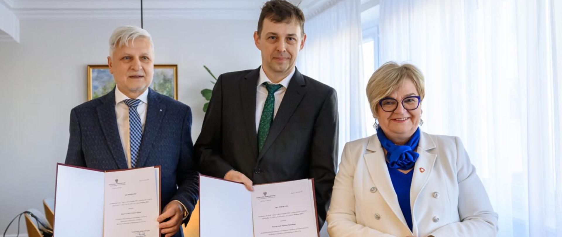 Wojewoda podkarpacki Teresa Kubas-Hul wraz z konsultantami w ochronie zdrowia