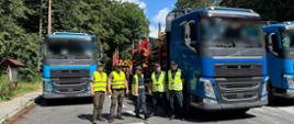 Pojazdy przewożące drewno na punkcie kontrolnym opolskiej Inspekcji Transportu Drogowego