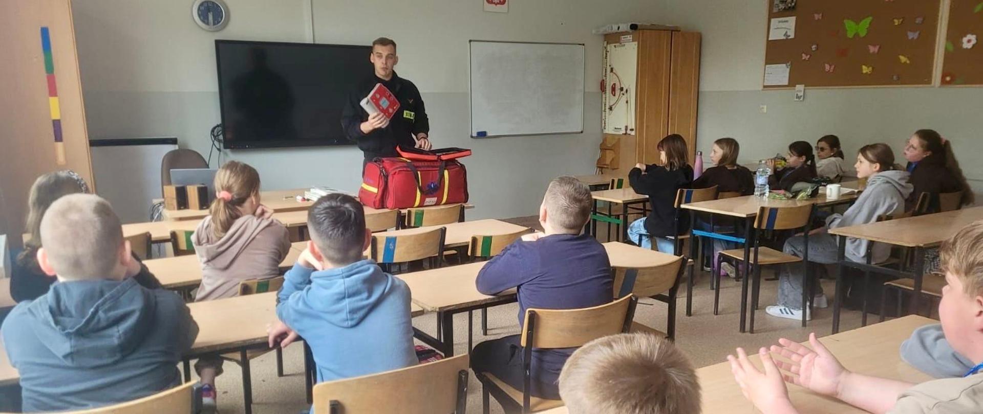 Spotkanie z uczniami klas piątych w Szkole Podstawowej im. Bohaterów Westerplatte w Cielczy 