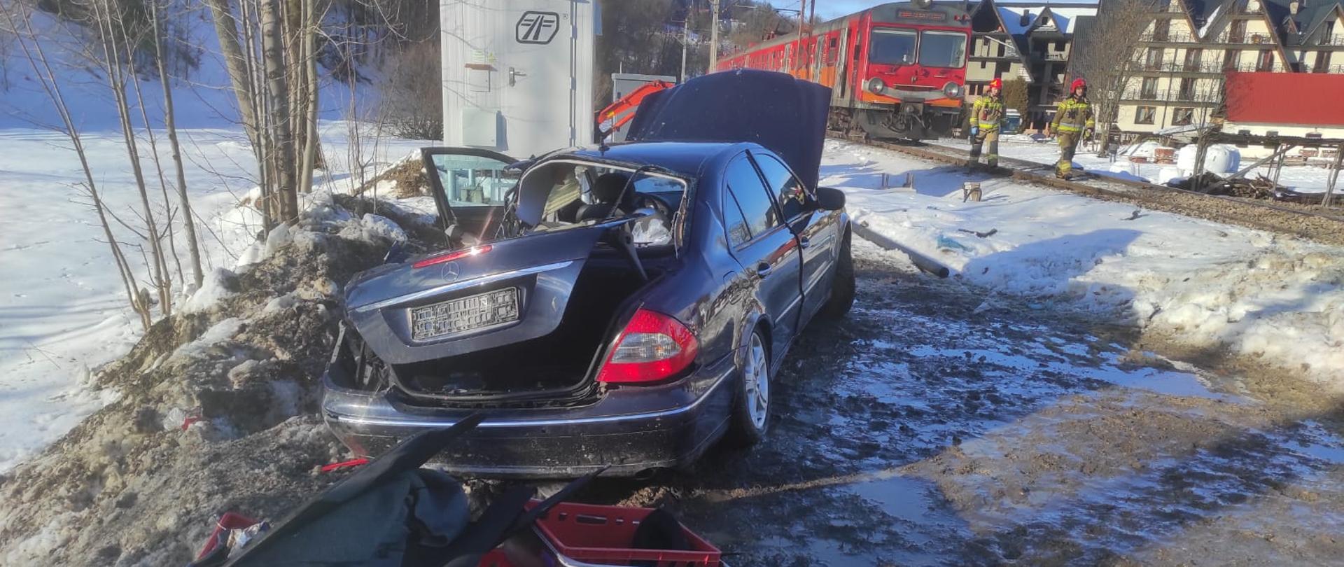 Zderzenie pociągu z samochodem osobowym