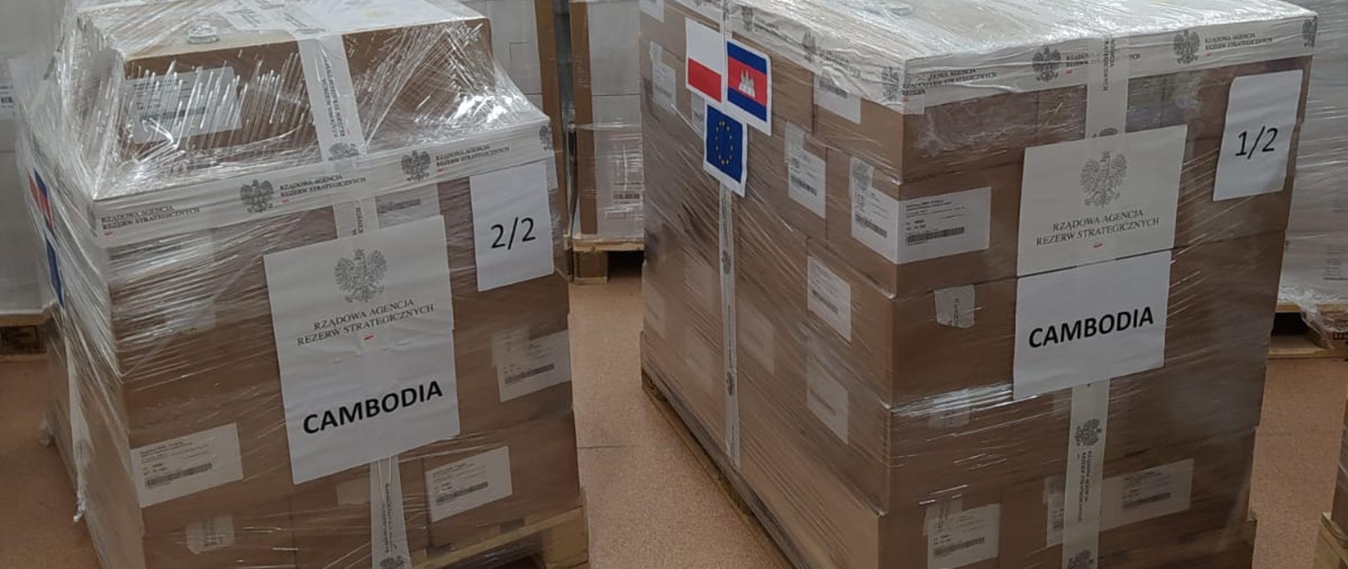 Przygotowane przesyłki do Kambodży 
