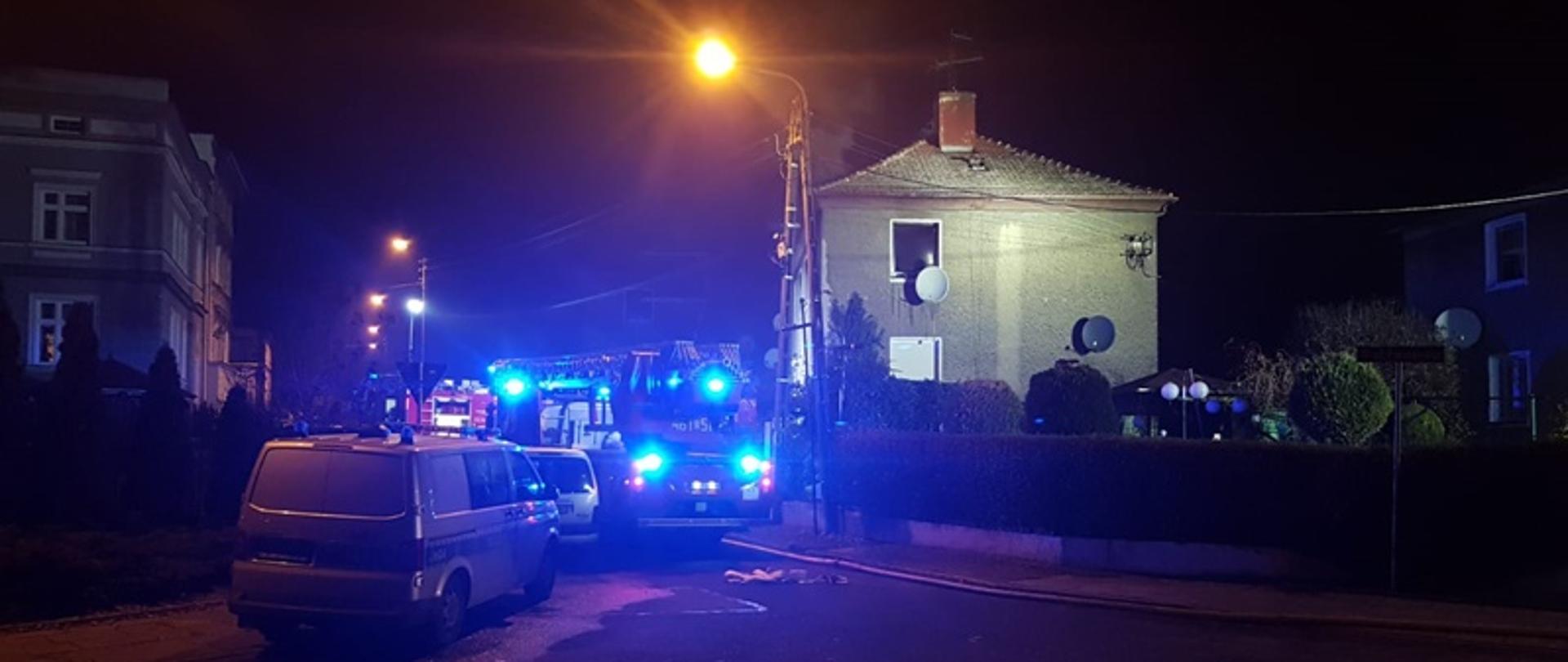Pożar mieszkania w budynku wielorodzinnym przy ul. Pionierów w Nysie.