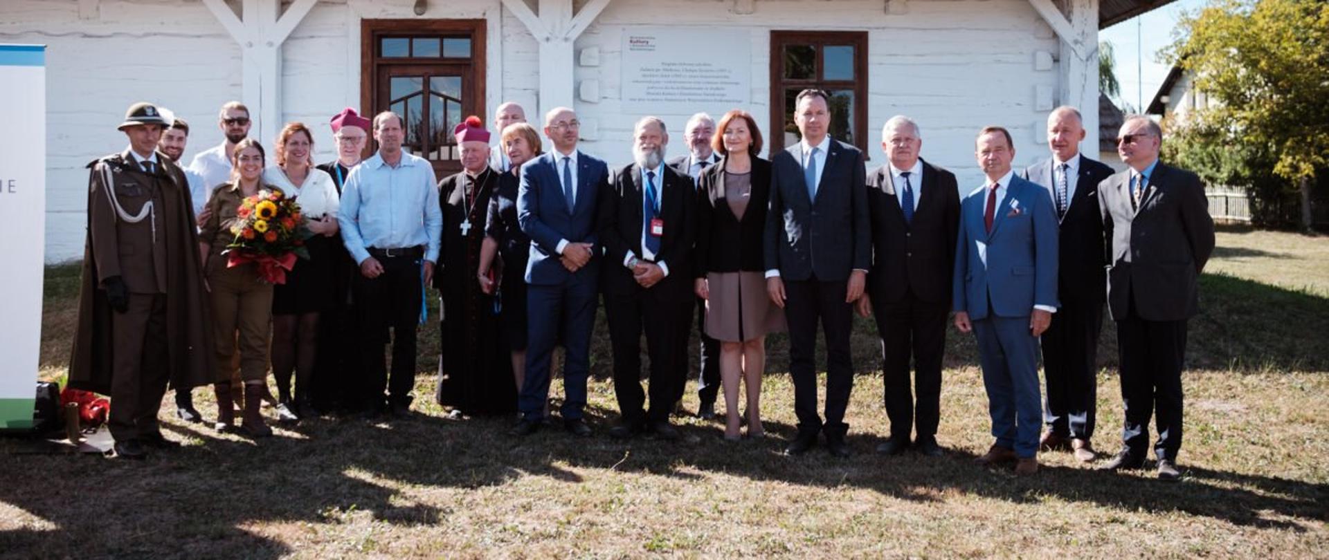 Uczestnicy uroczystości wręczenia odznaki honorowej „Zasłużony dla Województwa Podkarpackiego”