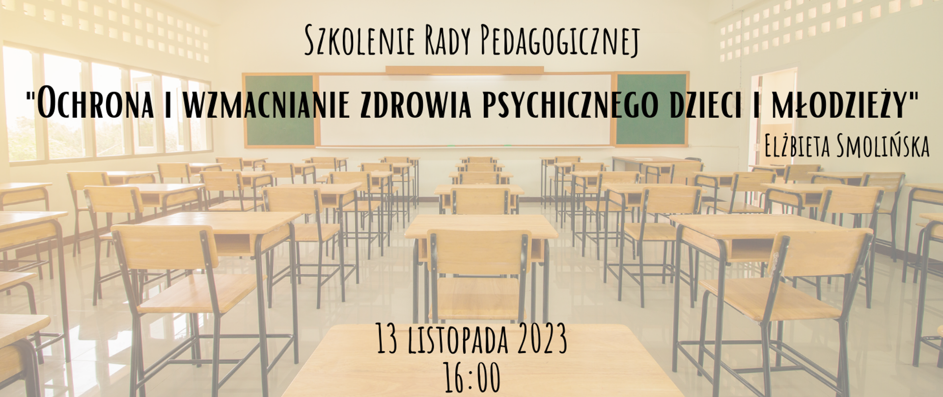 Na tle zdjęcia pustej klasy lekcyjnej informacja o szkoleniu Rady Pedagogicznej 13.11.2023r. godz. 16.00