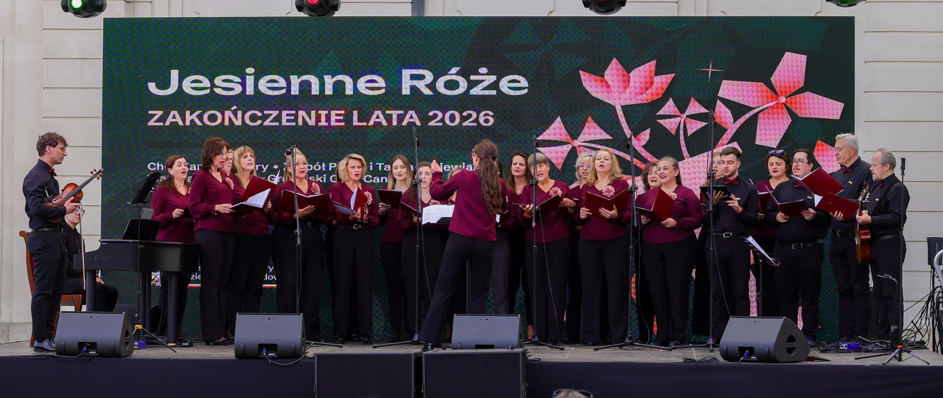 „Jesienne róże” na dziedzińcu MKiDN - żegnamy lato z muzyką Mieczysława Fogga, fot. Danuta Matloch, MKiDN