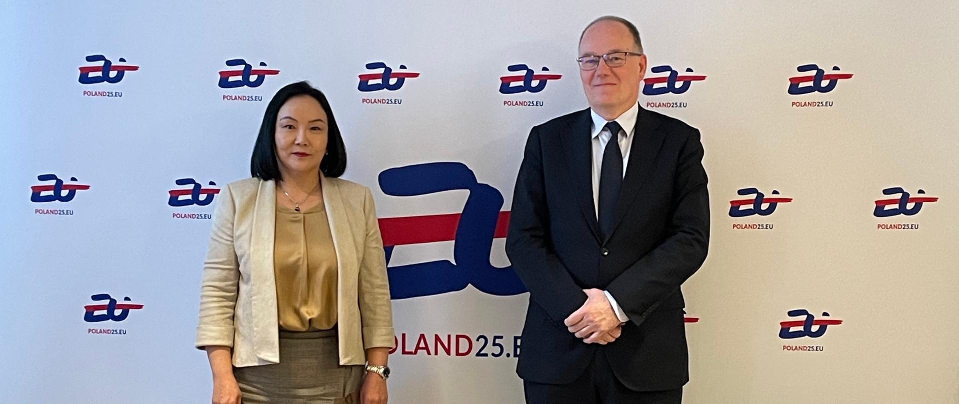 Wiceminister Krzysztof Galos spotkał się z ambasador Mongolii Oyundari Navaan-Yunden