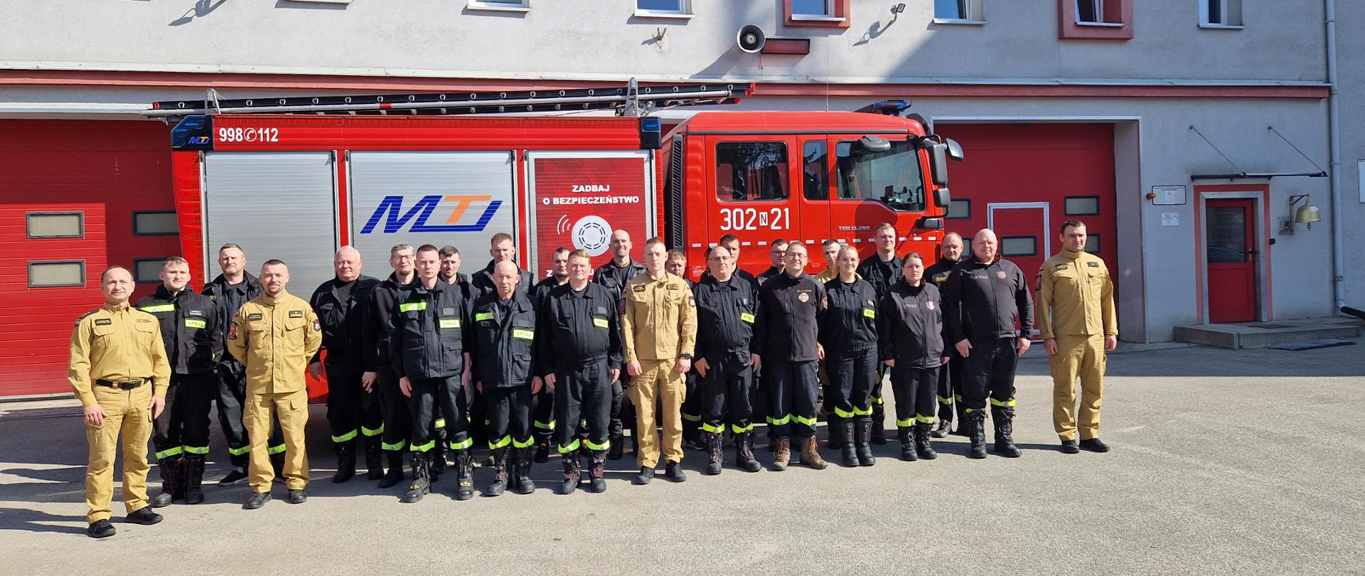 Egzamin kończący kurs „Kierujących działaniem ratowniczym dla członków Ochotniczych Straży Pożarnych (dowódców OSP)”.