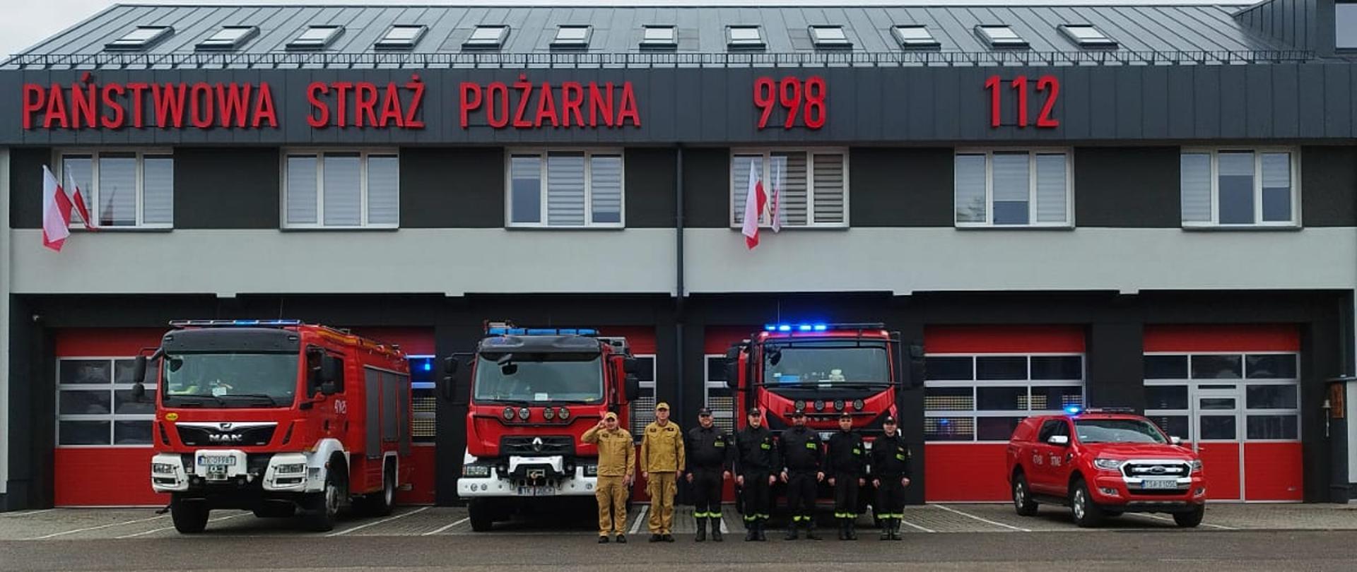 Uroczysty apel z okazji Narodowego Święta Niepodległości.