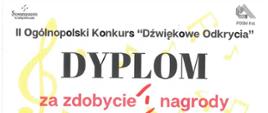 Na białym tle, żółte grafiki nut oraz klucza wiolinowego. U góry, po lewej stronie logotyp Stowarzyszenia imienia Jadwigi Kaliszewskiej, po prawej Poznańskiej Ogólnokształcącej Szkoły Muzycznej II stopnia imienia Mieczysława Karłowicza, organizatorów Konkursu. Niżej nazwa konkursu oraz informacja o zdobyciu I nagrody przez Katarzynę Kurczewską. Na dole strony imiona i nazwiska jurorów wraz z podpisami oraz pieczęci organizatorów. W prawym dolnym rogu termin konkursu. 