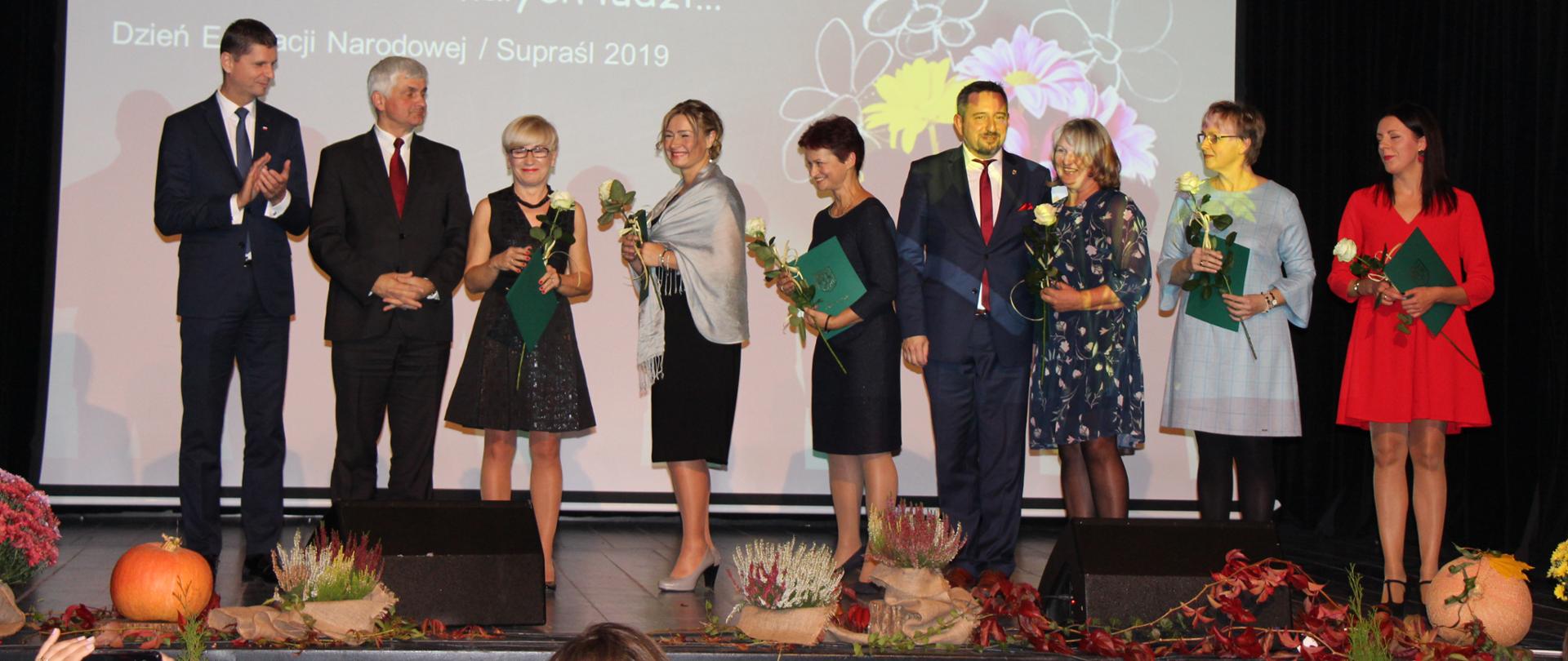 Wojewoda podlaski na obchodach Dnia Edukacji Narodowej w gminie Supraśl