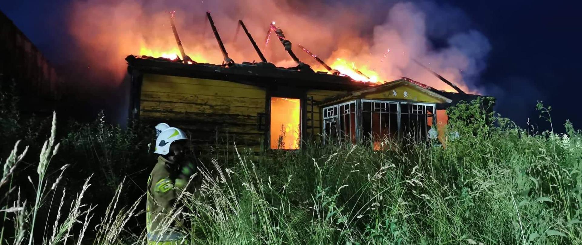 Budynek mieszkalny objęty pożarem