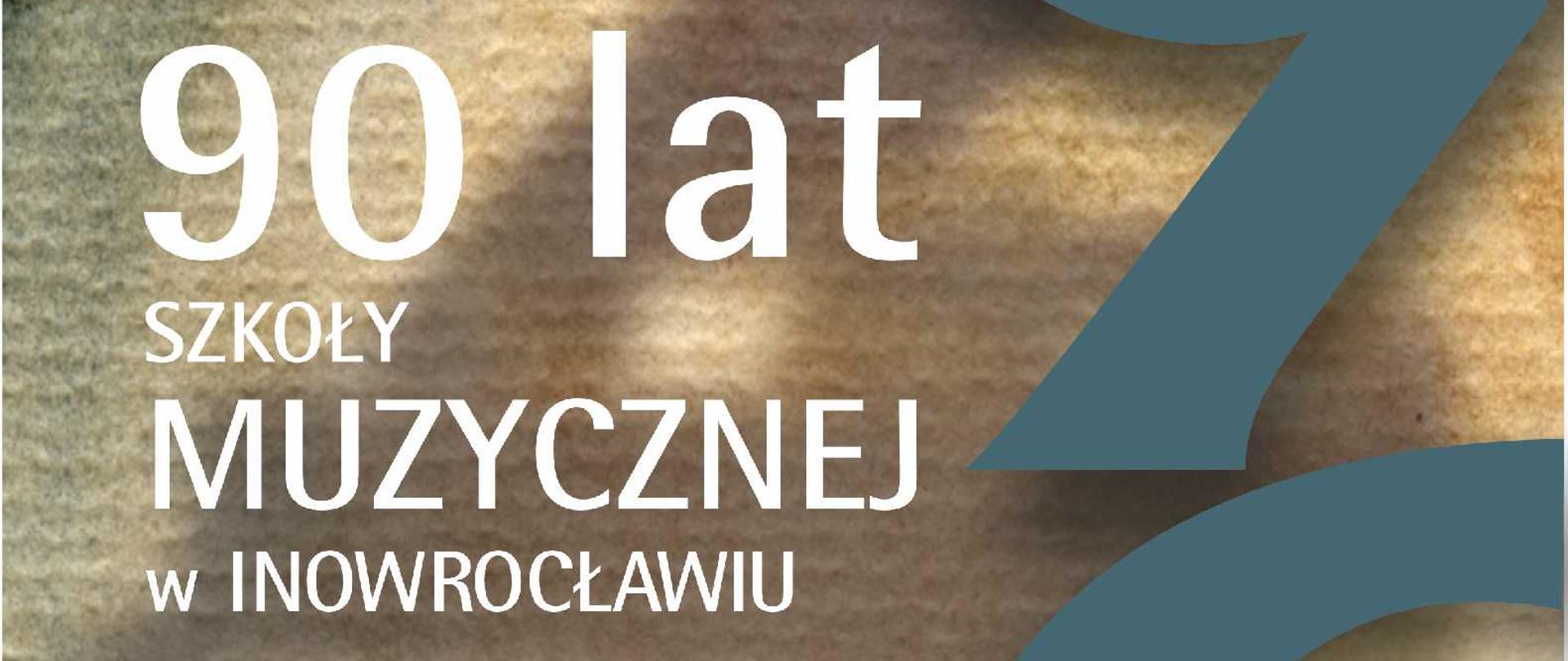 Plakat informujący o wydarzeniu Jubileuszu 90-lecia szkoły muzycznej w Inowrocławiu. W tle rozmazany fortepian