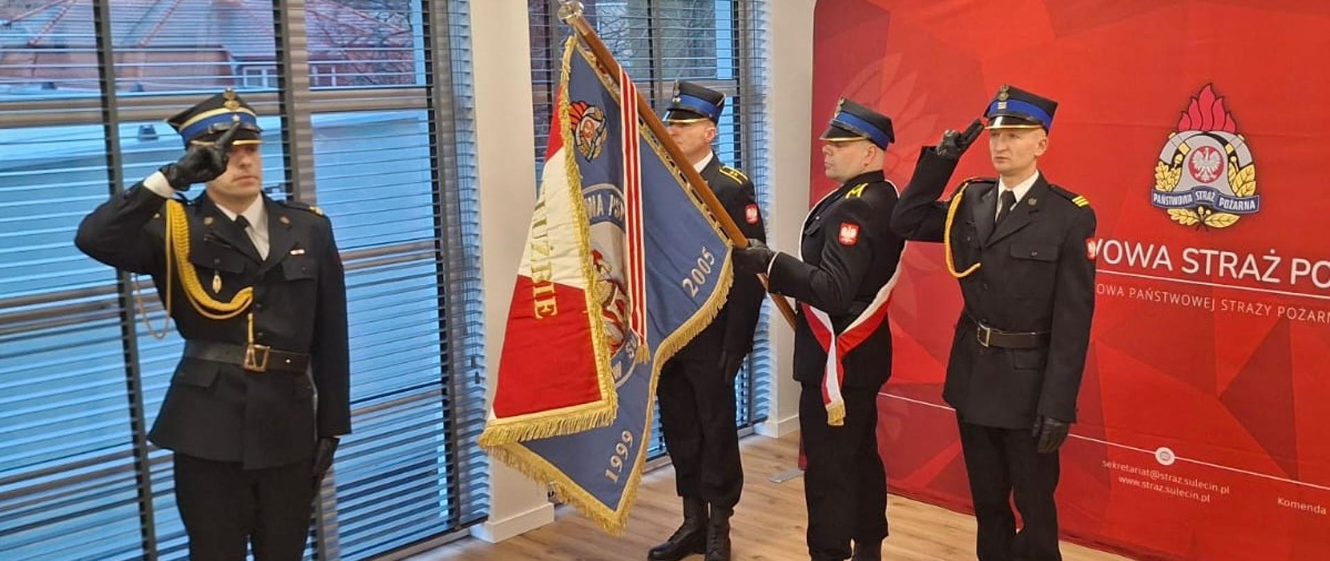 Dwódca uroczystości i poczet sztandarowy 