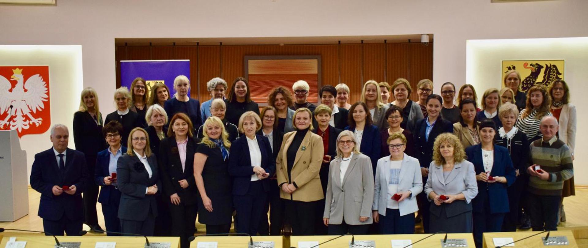 Konferencja z okazji Światowego Dnia AIDS i wręczenie odznak honorowych Ministra Zdrowia